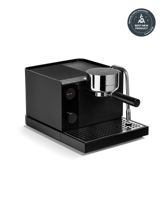 Fellow Espresso Series 1 in black delivers consistent espresso with portafilter and award badge.